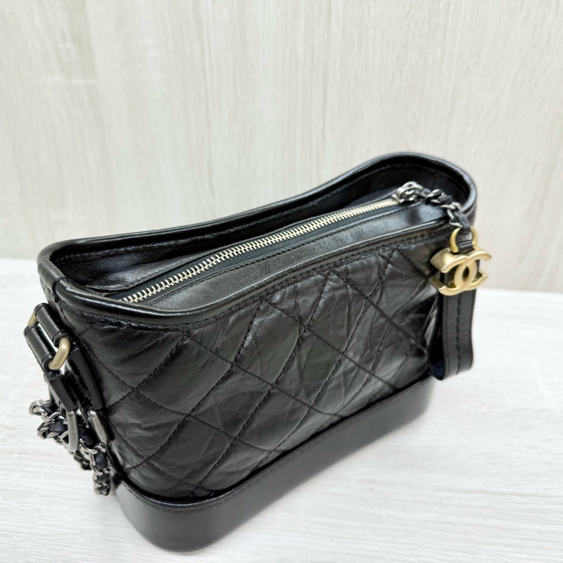 Chanel黑金菱格紋揉製牛皮小號流浪包A91810-4