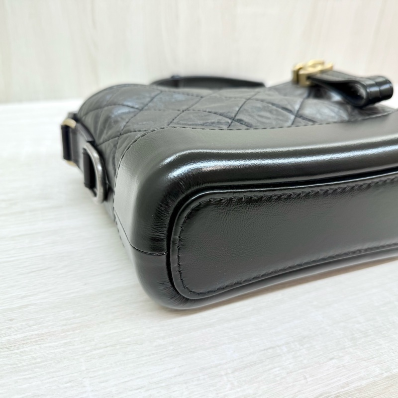 Chanel黑金菱格紋揉製牛皮小號流浪包A91810-6