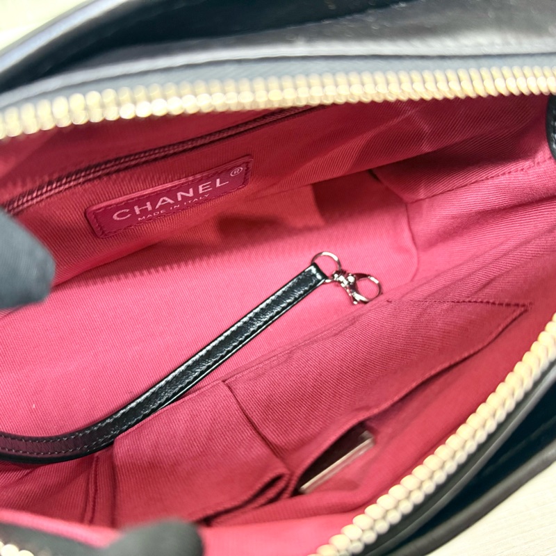 Chanel黑金菱格紋揉製牛皮小號流浪包A91810-11