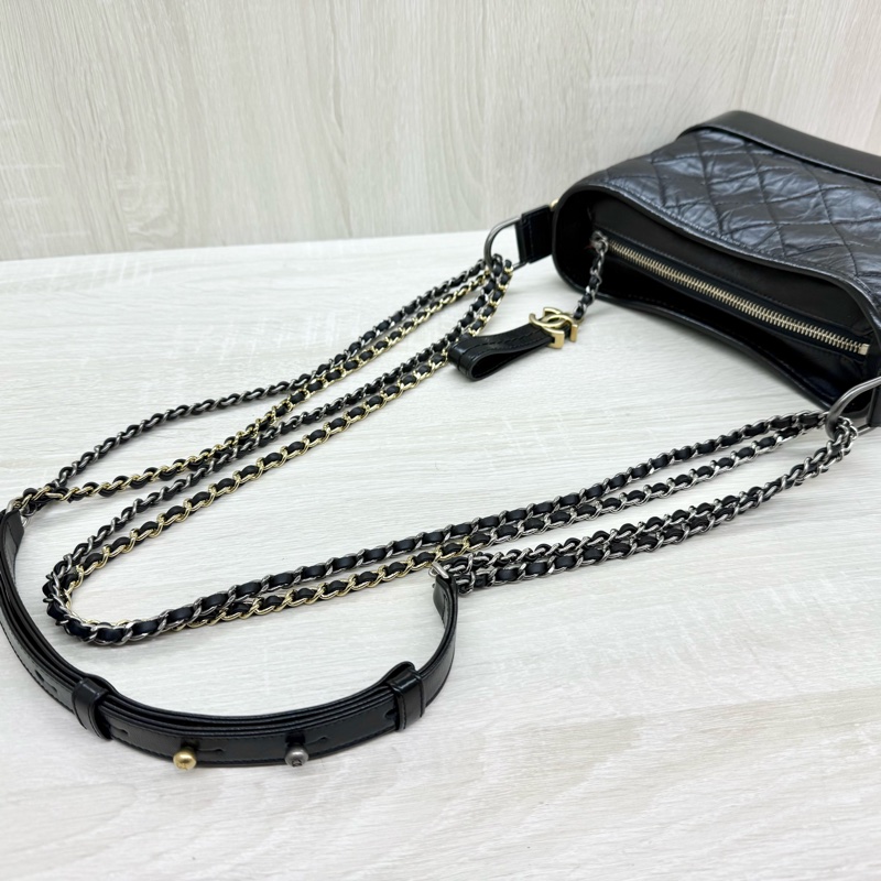 Chanel黑金菱格紋揉製牛皮小號流浪包A91810-12