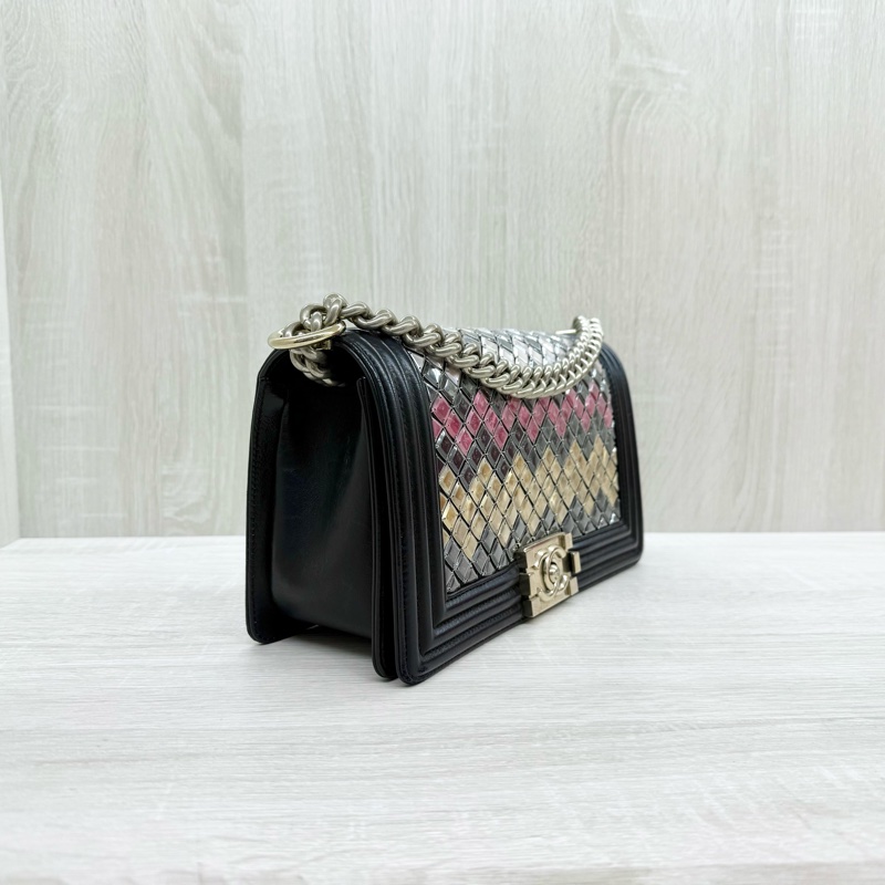 chanel 彩色馬賽克黑牛皮滾邊BOY25-3