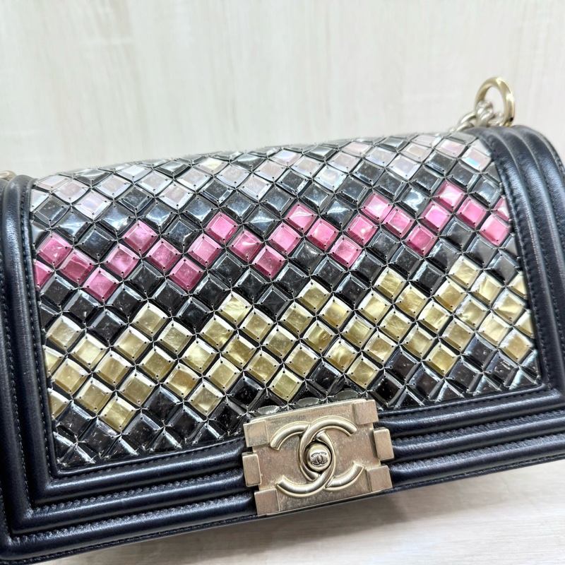 chanel 彩色馬賽克黑牛皮滾邊BOY25-5