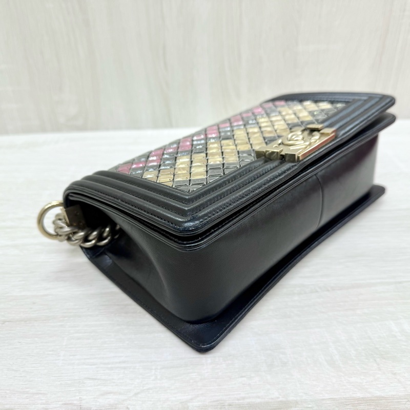 chanel 彩色馬賽克黑牛皮滾邊BOY25-9