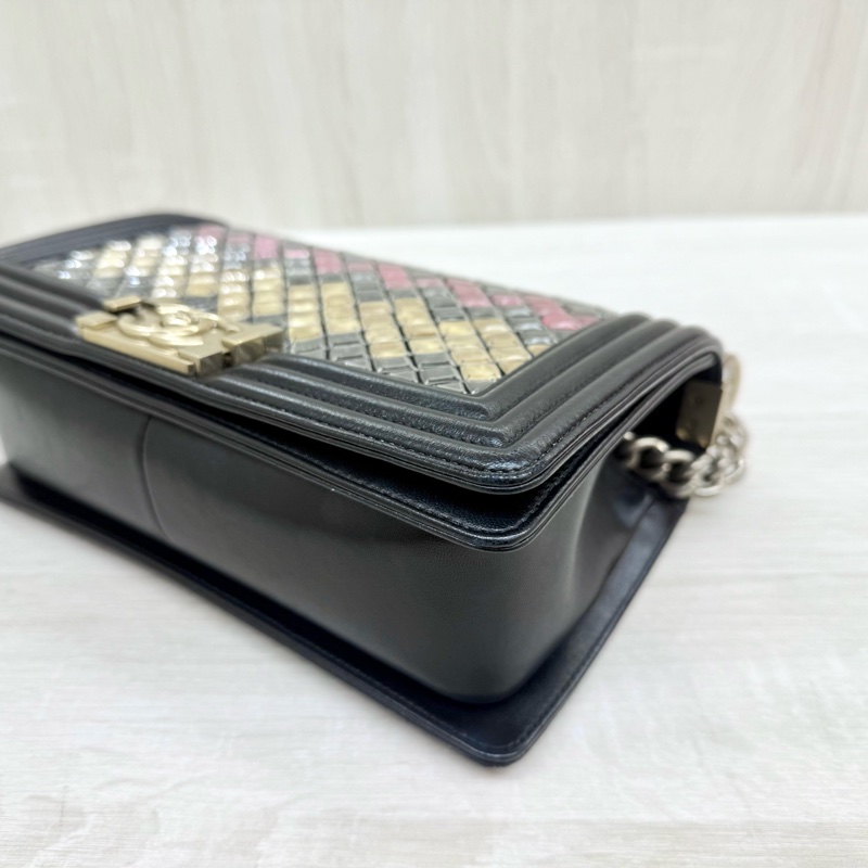 chanel 彩色馬賽克黑牛皮滾邊BOY25-10