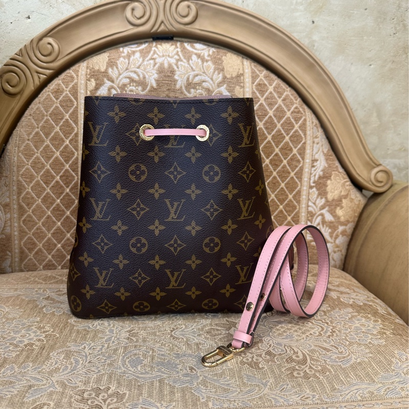 LV 原花粉牛皮NeoNoe MM肩斜背水桶包 M44022-1