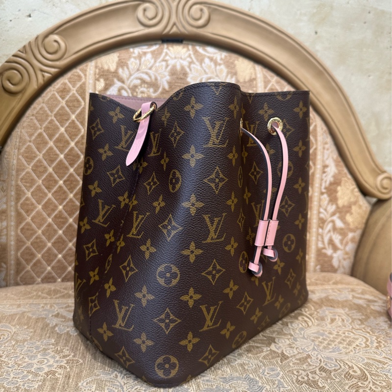 LV 原花粉牛皮NeoNoe MM肩斜背水桶包 M44022-2