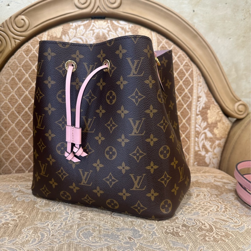 LV 原花粉牛皮NeoNoe MM肩斜背水桶包 M44022-3