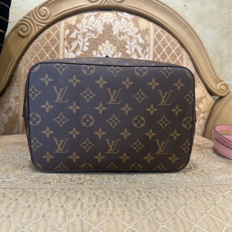 LV 原花粉牛皮NeoNoe MM肩斜背水桶包 M44022-4