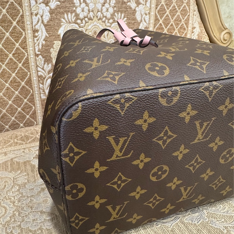 LV 原花粉牛皮NeoNoe MM肩斜背水桶包 M44022-5