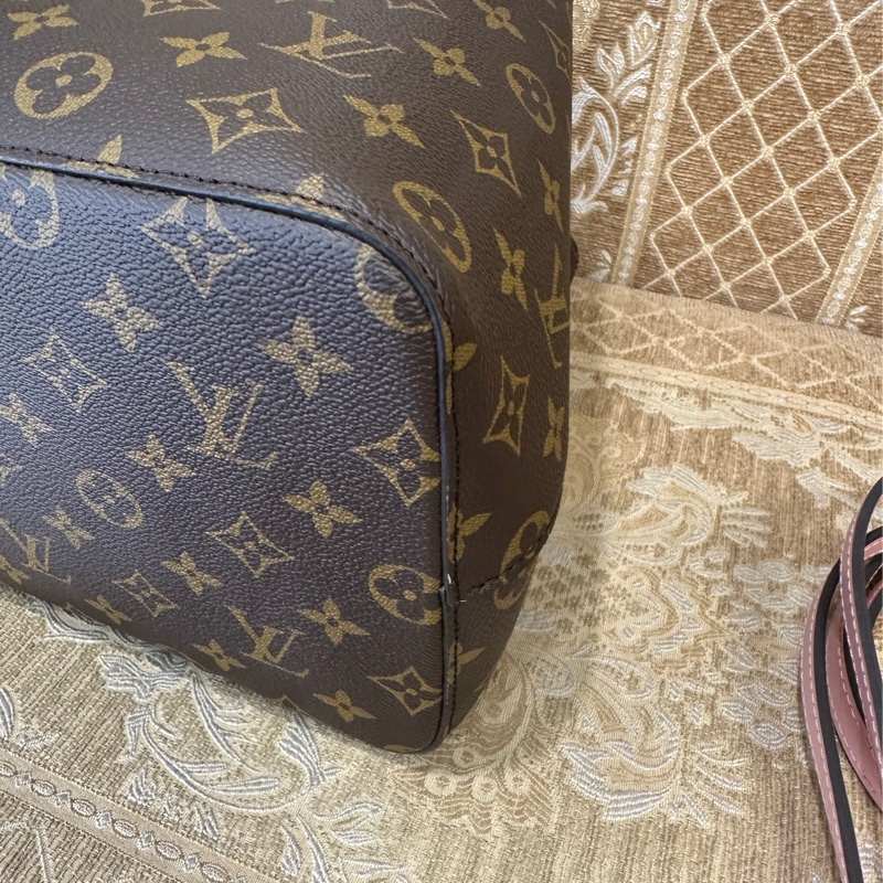 LV 原花粉牛皮NeoNoe MM肩斜背水桶包 M44022-6