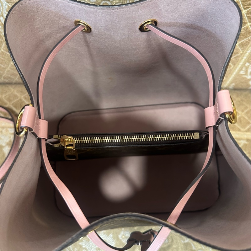 LV 原花粉牛皮NeoNoe MM肩斜背水桶包 M44022-7