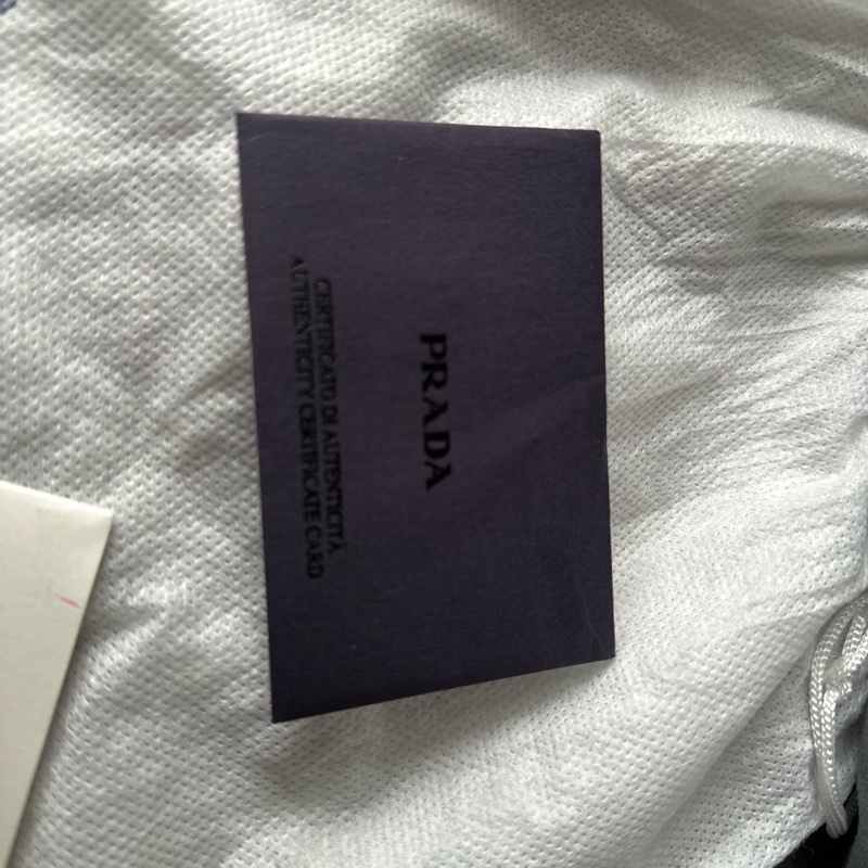 PRADA 浮雕 LOGO 荔枝紋 牛皮 小包｜單肩 / 斜挎相機包-1