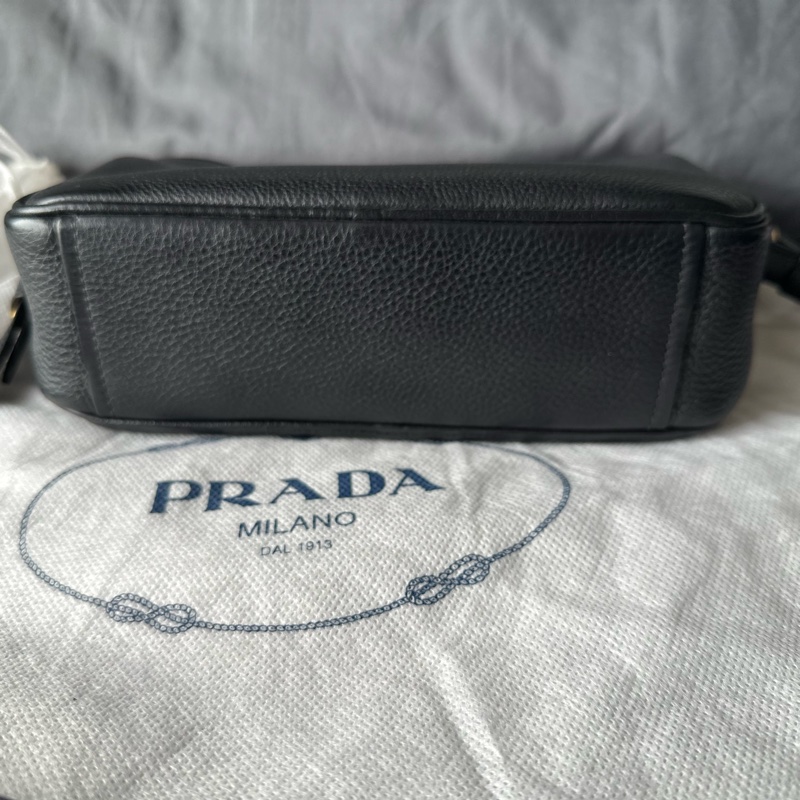 PRADA 浮雕 LOGO 荔枝紋 牛皮 小包｜單肩 / 斜挎相機包-7