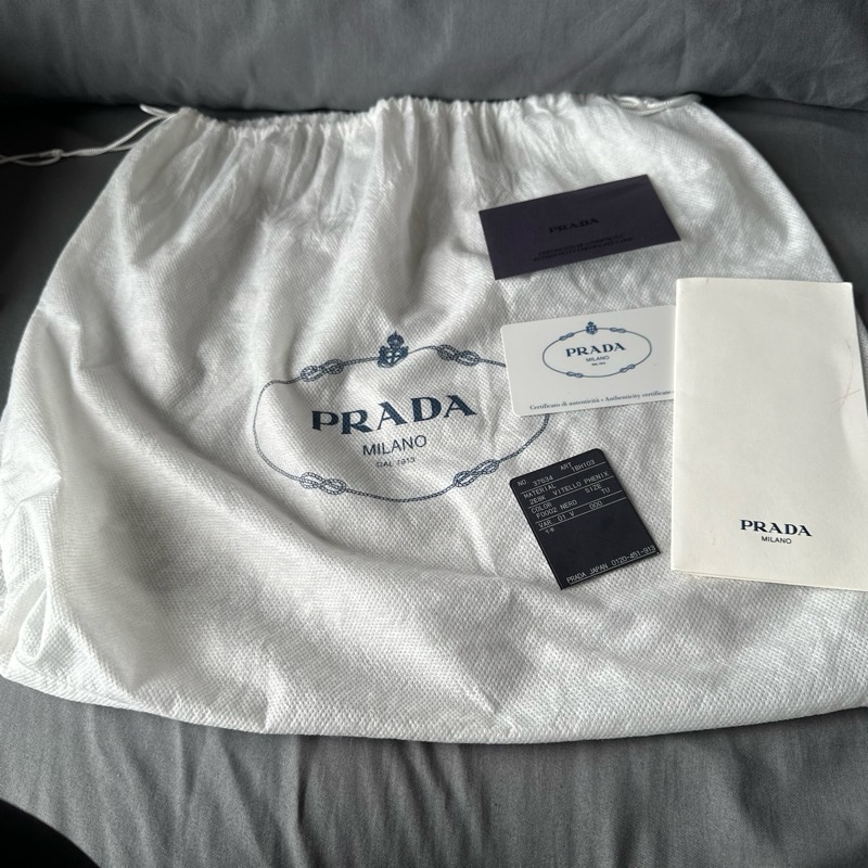 PRADA 浮雕 LOGO 荔枝紋 牛皮 小包｜單肩 / 斜挎相機包-17