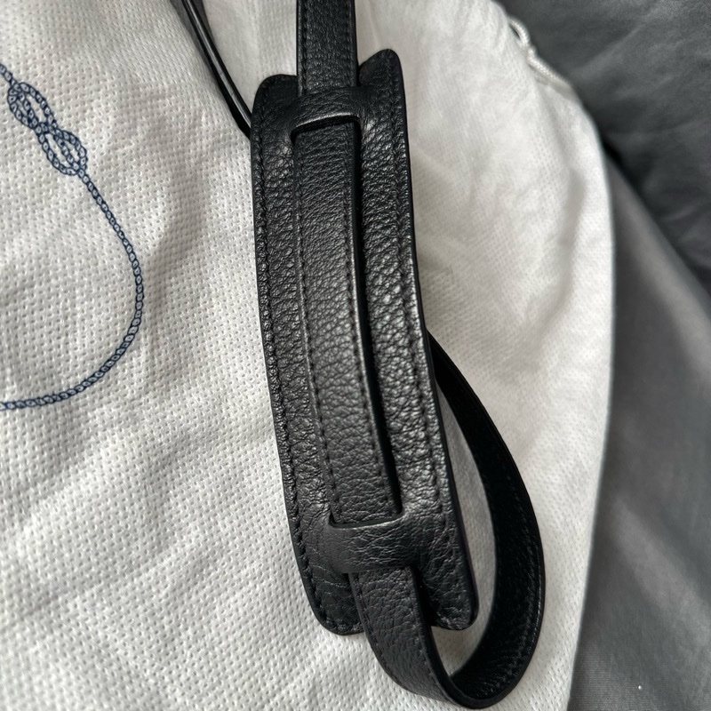 PRADA 浮雕 LOGO 荔枝紋 牛皮 小包｜單肩 / 斜挎相機包-19