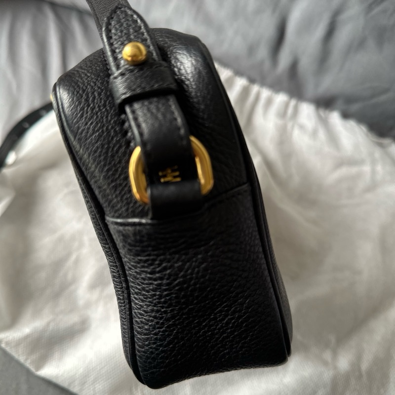 PRADA 浮雕 LOGO 荔枝紋 牛皮 小包｜單肩 / 斜挎相機包-20