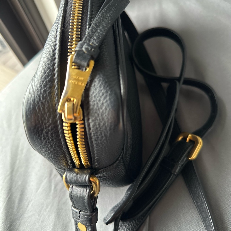 PRADA 浮雕 LOGO 荔枝紋 牛皮 小包｜單肩 / 斜挎相機包-26