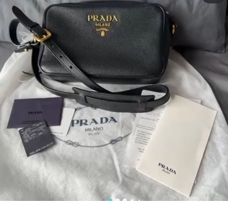 PRADA 浮雕 LOGO 荔枝紋 牛皮 小包|單肩 / 斜挎相機包-5