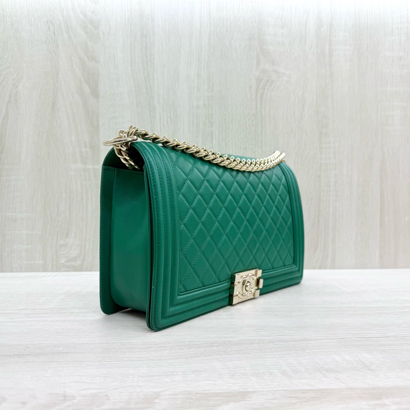 chanel 綠色牛皮淺金釦BOY28/A92193-3