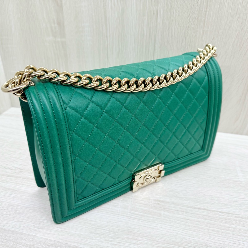 chanel 綠色牛皮淺金釦BOY28/A92193-4