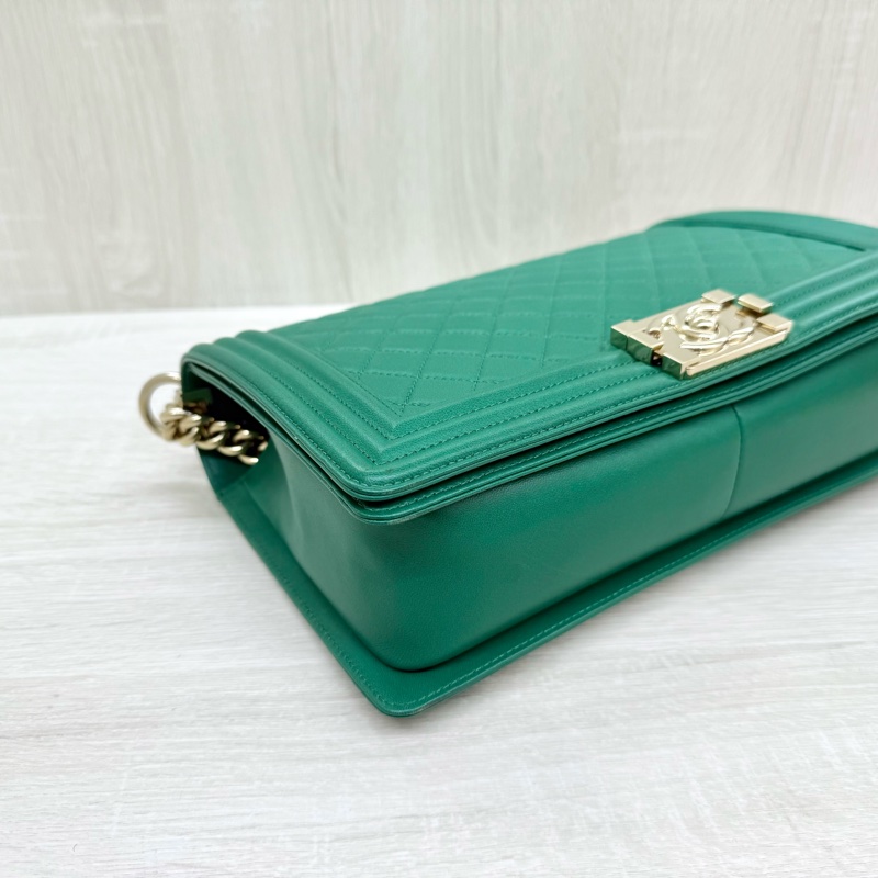 chanel 綠色牛皮淺金釦BOY28/A92193-6