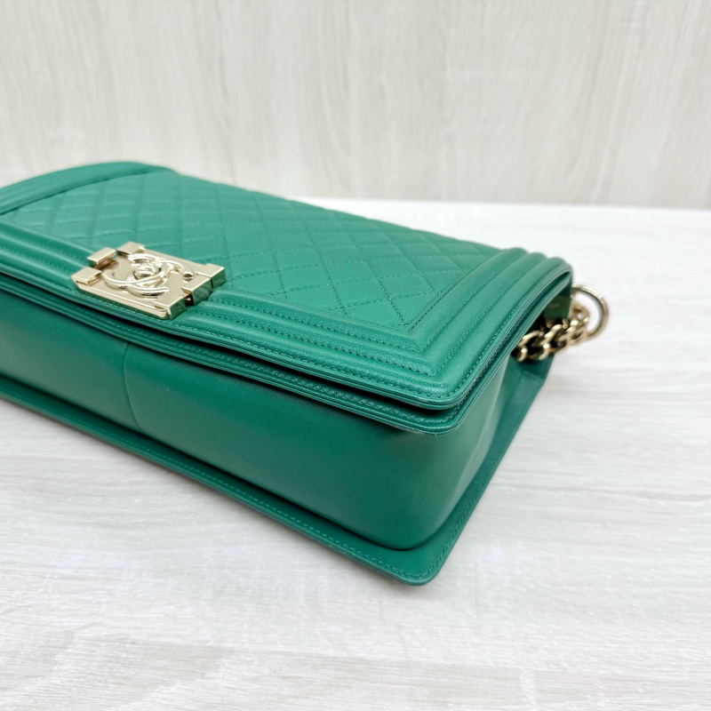 chanel 綠色牛皮淺金釦BOY28/A92193-7