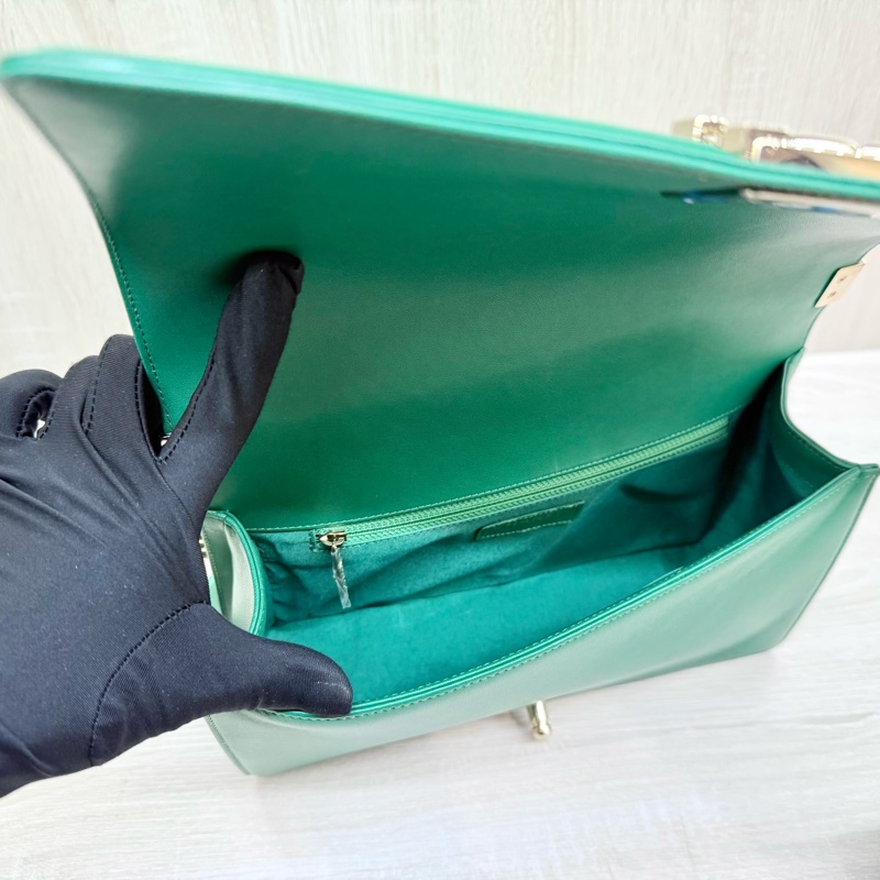 chanel 綠色牛皮淺金釦BOY28/A92193-8