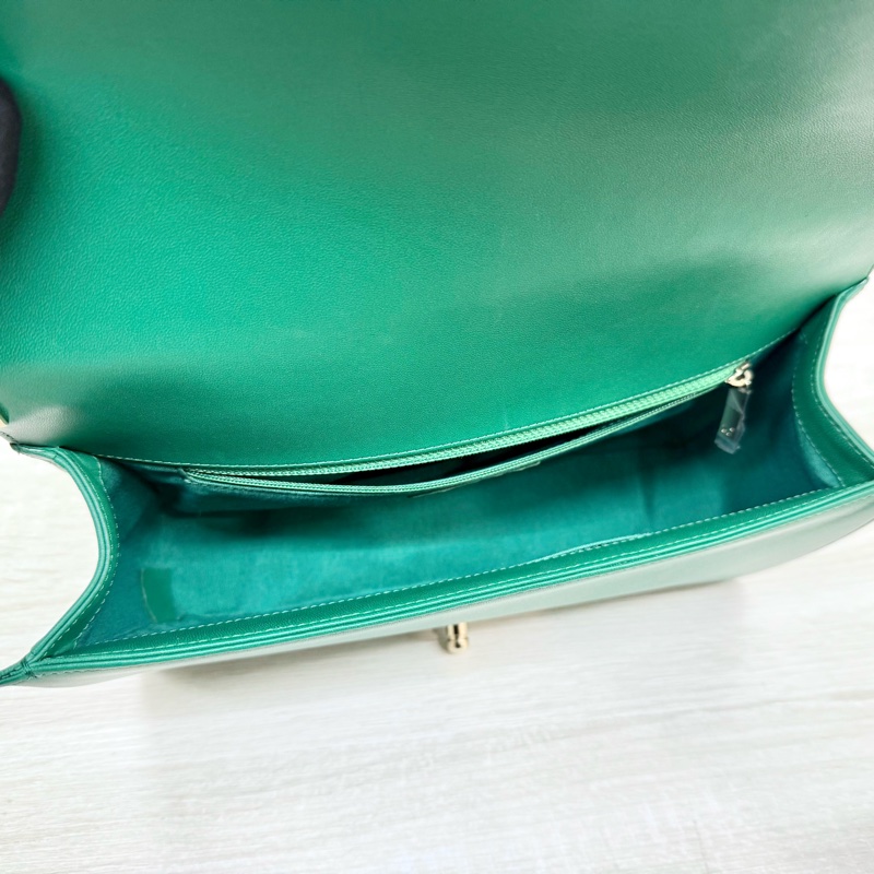 chanel 綠色牛皮淺金釦BOY28/A92193-12