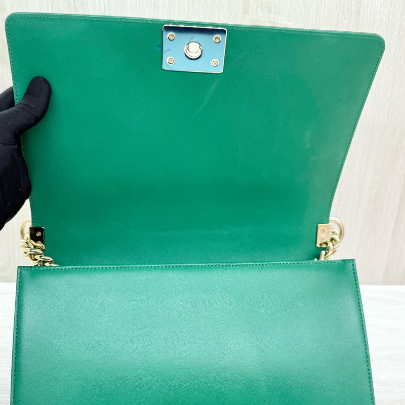 chanel 綠色牛皮淺金釦BOY28/A92193-15