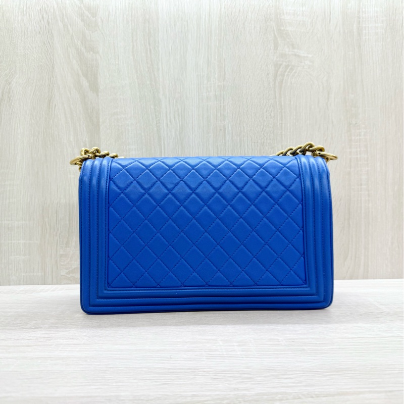 CHANEL 藍色牛皮菱格紋金釦 BOY 28-1