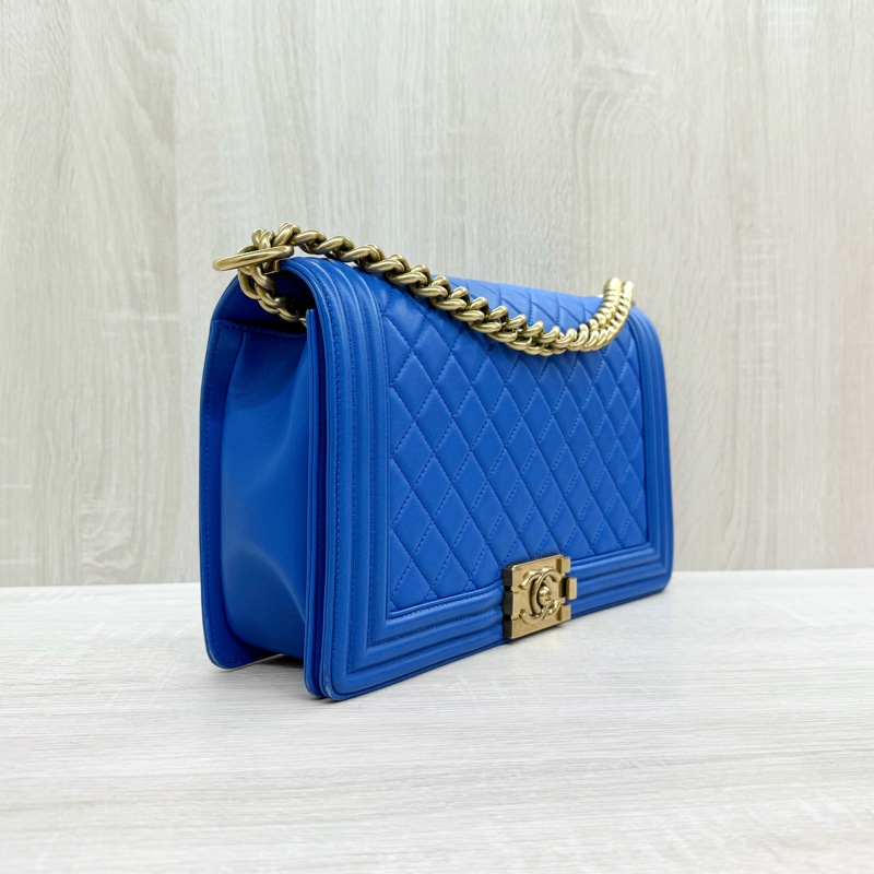 CHANEL 藍色牛皮菱格紋金釦 BOY 28-3
