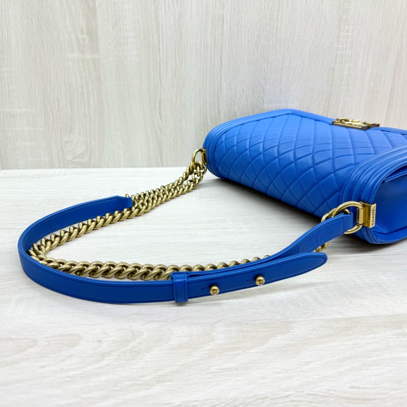 CHANEL 藍色牛皮菱格紋金釦 BOY 28-9