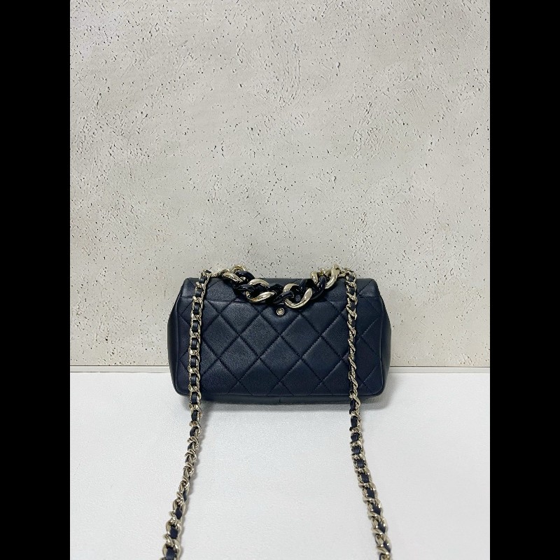 Chanel flap bag
黑金珐琅粗鏈條 cf小號-1