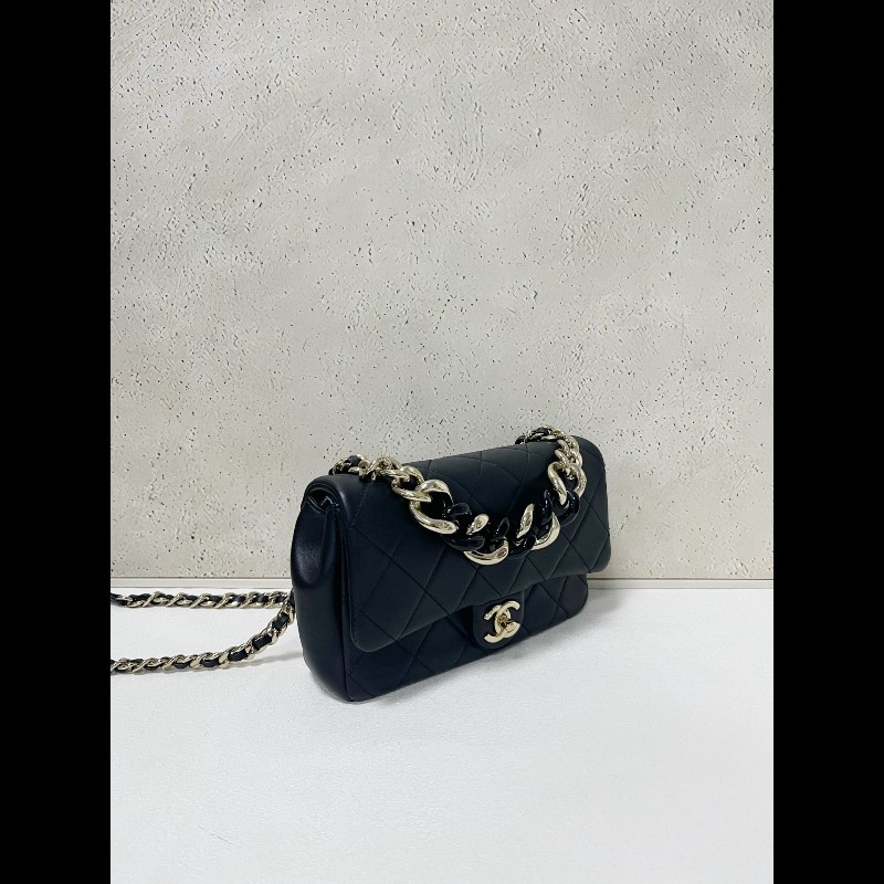 Chanel flap bag
黑金珐琅粗鏈條 cf小號-3