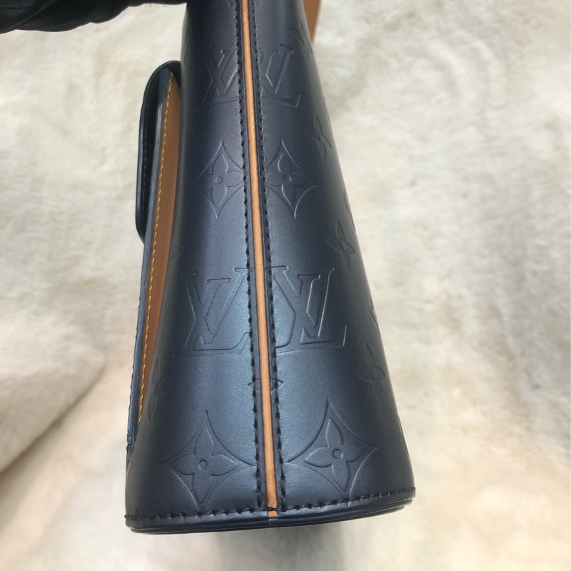 LV 灰藍色珠光皮 壓紋 老花 單肩包 XB908-3