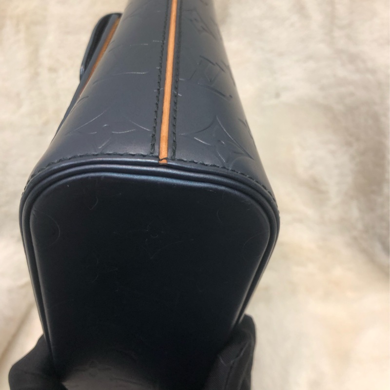 LV 灰藍色珠光皮 壓紋 老花 單肩包 XB908-11