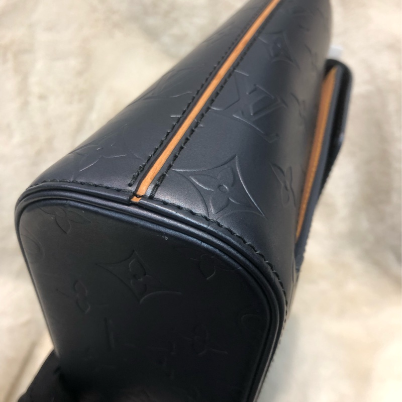 LV 灰藍色珠光皮 壓紋 老花 單肩包 XB908-12