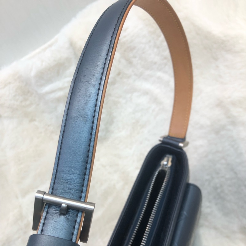 LV 灰藍色珠光皮 壓紋 老花 單肩包 XB908-13