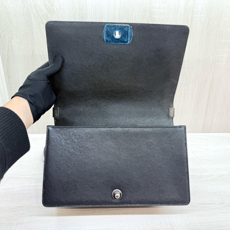 CHANEL黑色羊皮銀釦BOY28/A92193-6