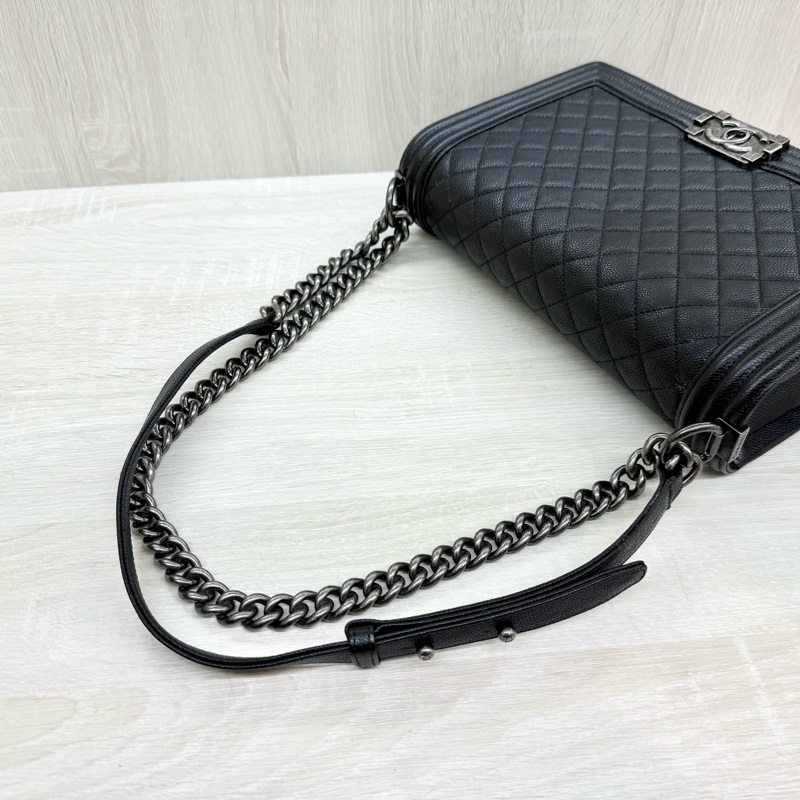 CHANEL黑色羊皮銀釦BOY28/A92193-10