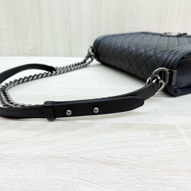 CHANEL黑色羊皮銀釦BOY28/A92193-11