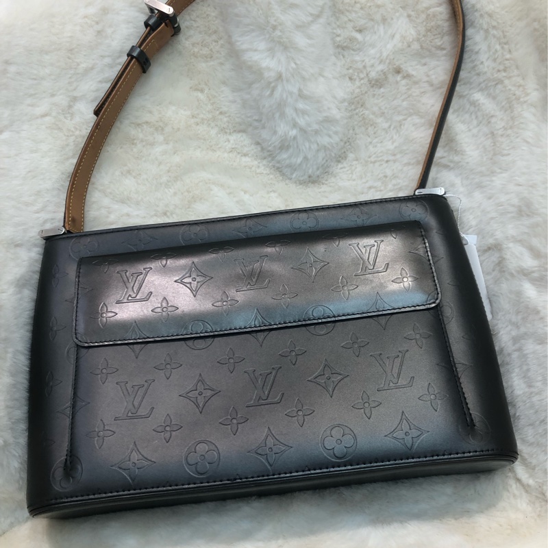 LV 灰銀色珠光皮 壓紋 老花單肩袋 XB976-0