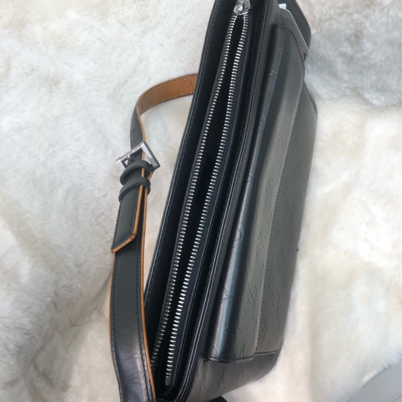 LV 灰銀色珠光皮 壓紋 老花單肩袋 XB976-5