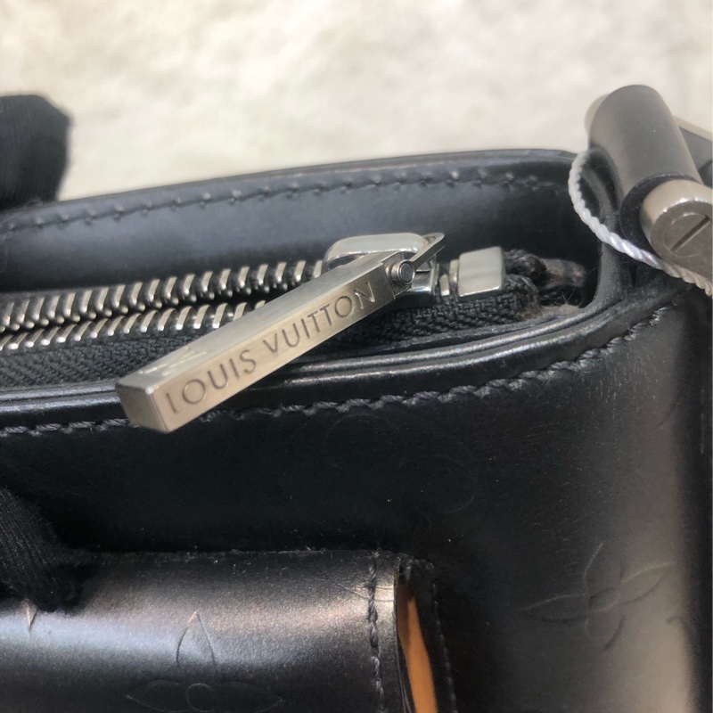 LV 灰銀色珠光皮 壓紋 老花單肩袋 XB976-6
