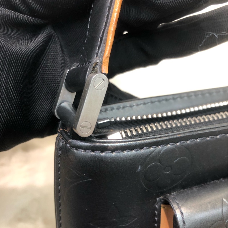 LV 灰銀色珠光皮 壓紋 老花單肩袋 XB976-8