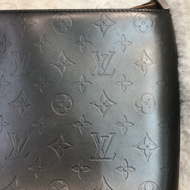 LV 灰銀色珠光皮 壓紋 老花單肩袋 XB976-10