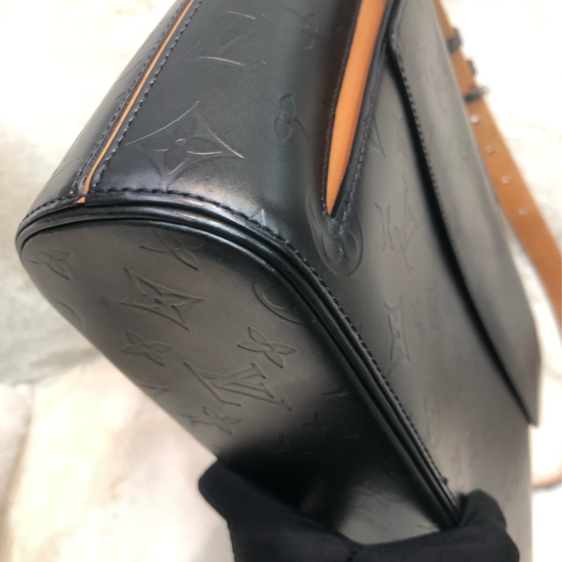 LV 灰銀色珠光皮 壓紋 老花單肩袋 XB976-15