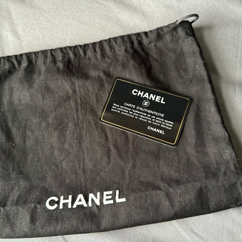 CHANEL Boy 20 黑金色｜魚子醬皮 斜背包-4