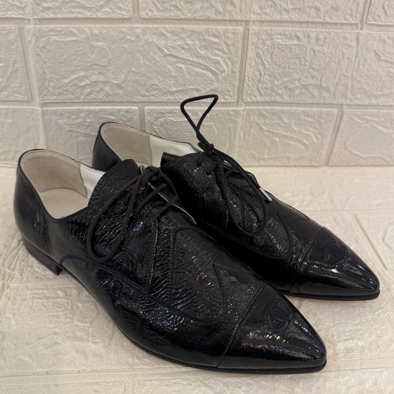 新年大特價✨✨chanel黑漆皮尖頭皮鞋👞-0