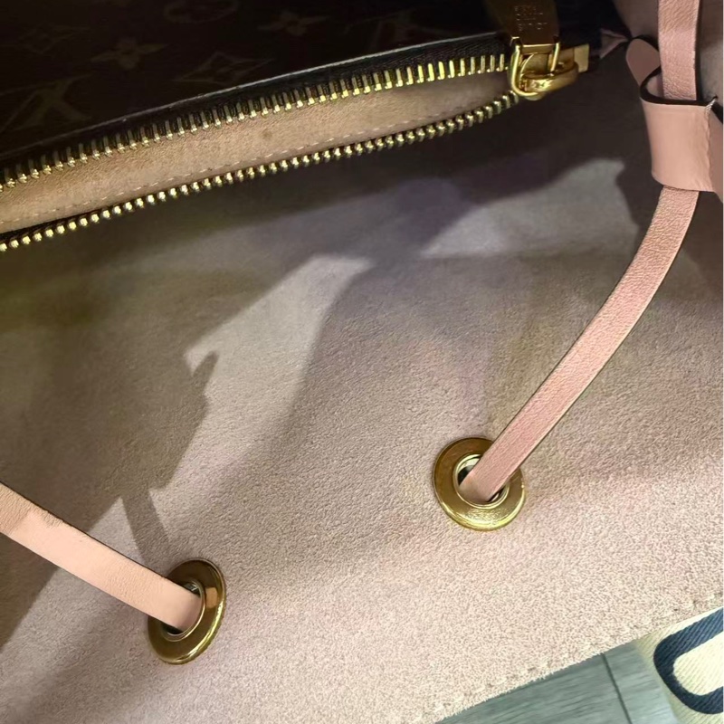 98新LV 粉色水桶包 附件配塵袋-6